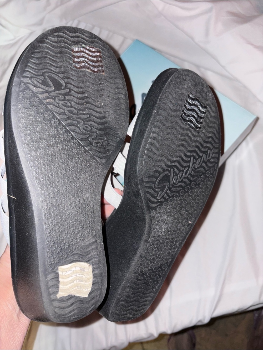 Skechers Luxe Foam sandals - Picture 4 of 8